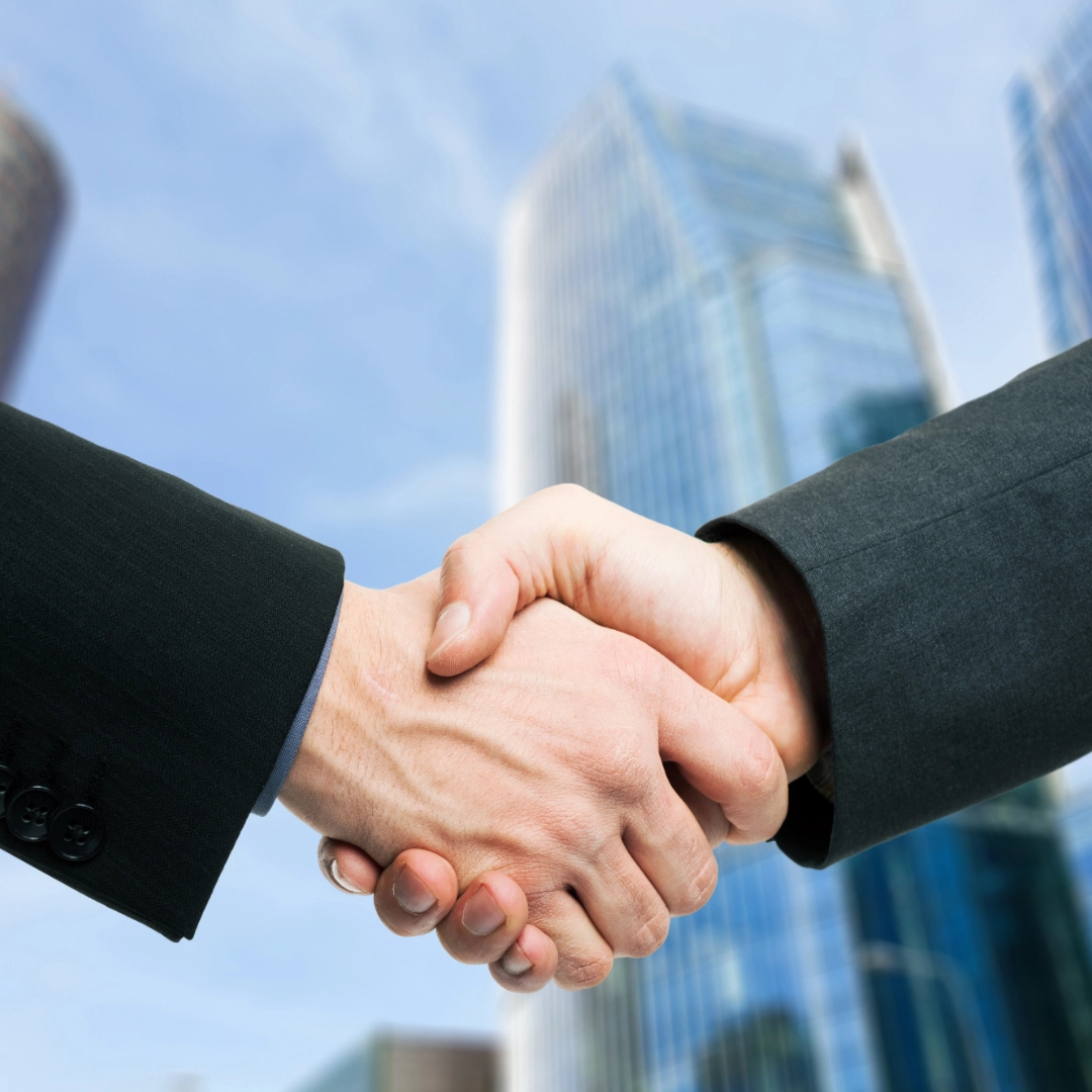 Ejecutivos dandose la mano